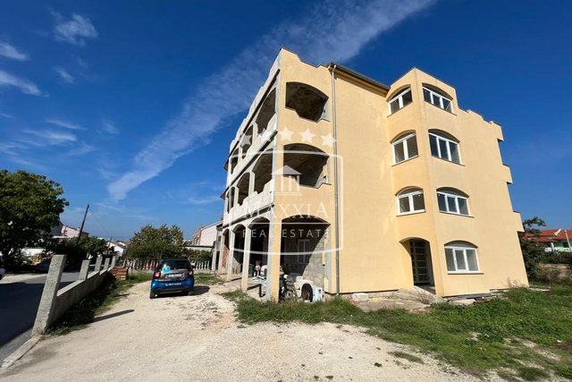 Zadar - zgrada 770m2 roh bau 10 stambenih jedinica! 310000€