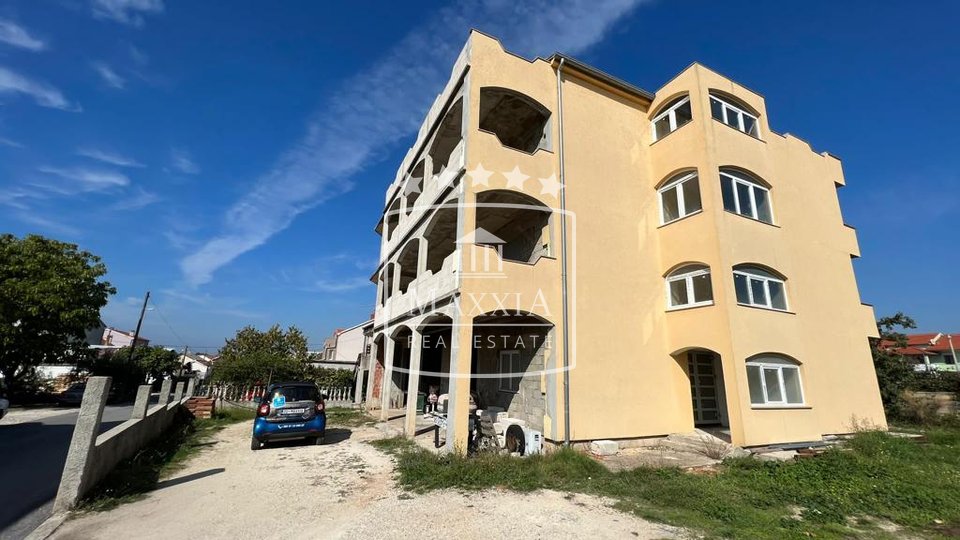 Zadar - Rohbau Wohngebäude von 770m2 mit 10 Wohneinheiten! 310000€