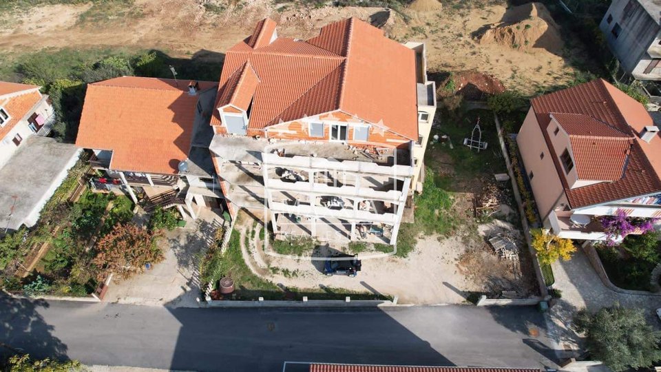 Zadar - Rohbau Wohngebäude von 770m2 mit 10 Wohneinheiten! 310000€