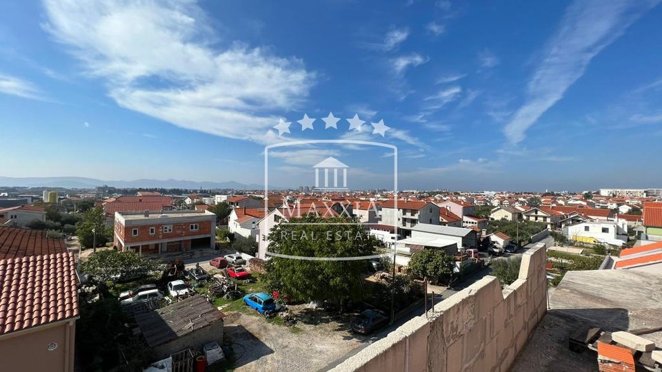 Zadar - zgrada 770m2 roh bau 10 stambenih jedinica! 310000€