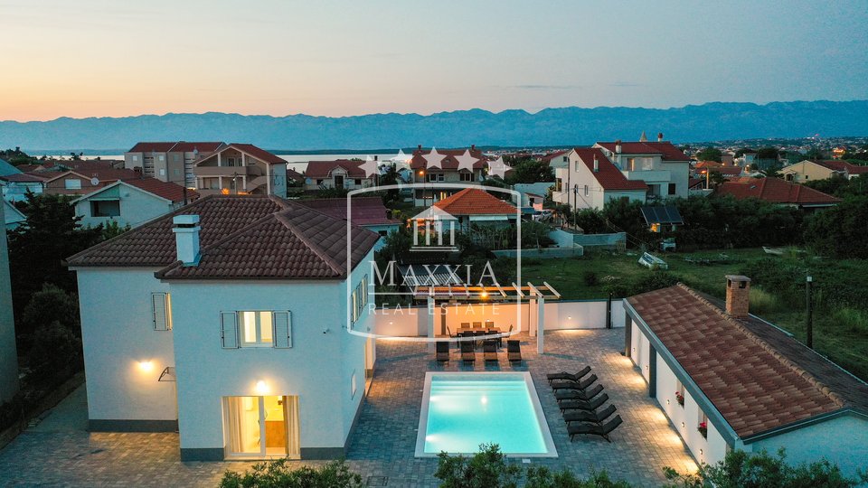Nin - Haus mit Pool und große Gartenfläche! 850000€