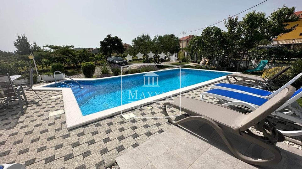 Podgradina - Villa Grundstück von 1683m2 mit Pool!  497000€