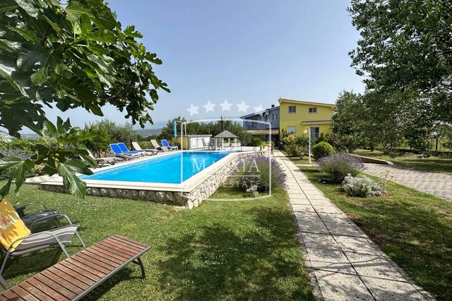 Podgradina - villa property of 1683m2 pool! 497000€