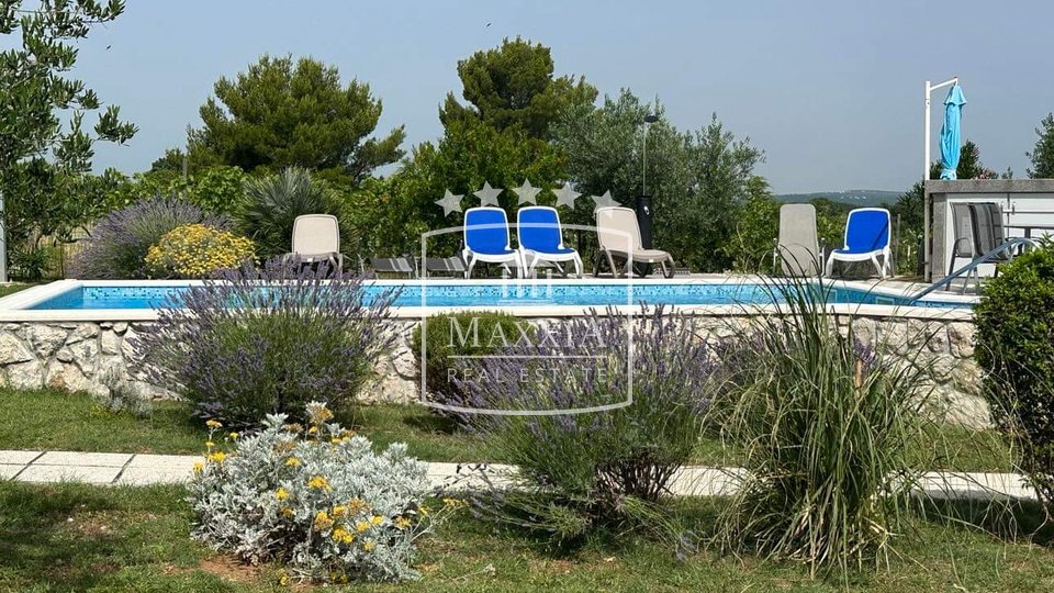 Podgradina - Villa Grundstück von 1683m2 mit Pool!  497000€