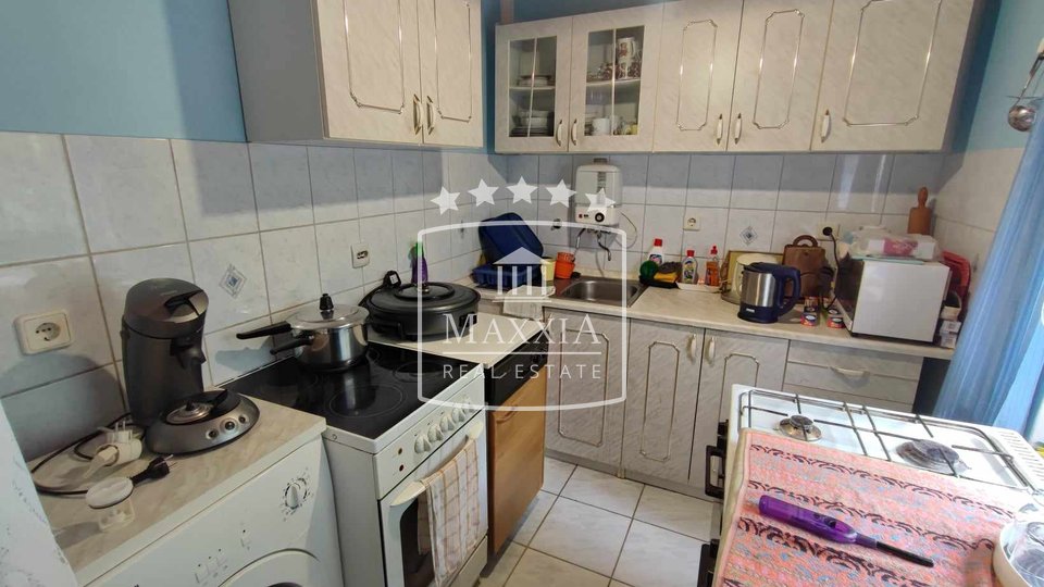 Gornji Karin - one-story house with a garage and garden! 230000€