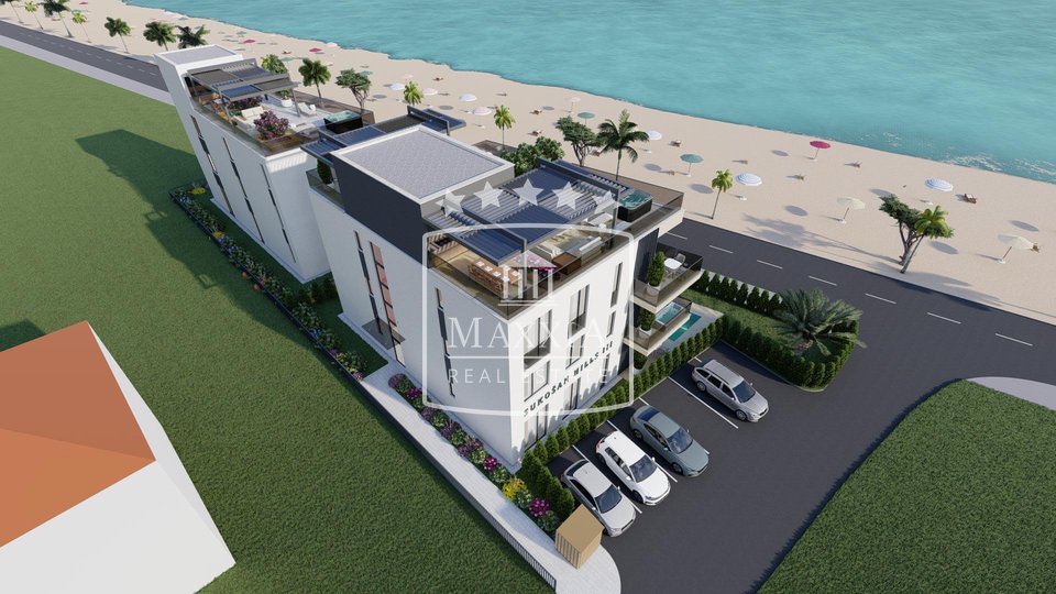 Sukošan -3.5 Wohnung mit Garten und POOL Neubau ERSTE REIHE zum Meer! 489000€
