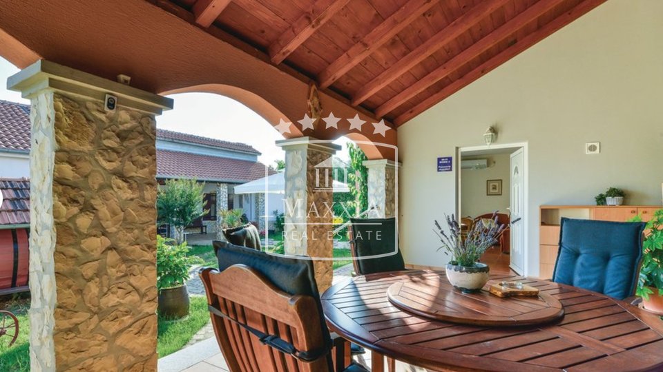 Murvica - Villa with a pool and a traditional dalmatian tavern! 730.000€