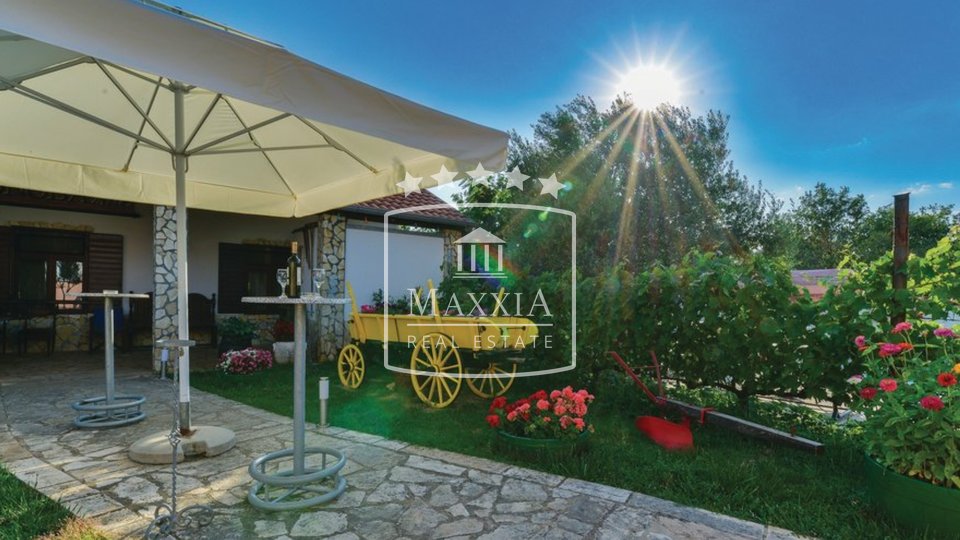 Murvica - Villa mit Pool und einer traditionellen dalmatinischen Taverne! 730.000€