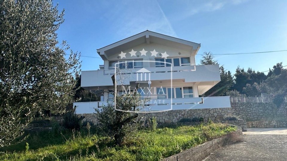 Ugljan - villa 5 apartments on 2157m2 of land! Open sea view!