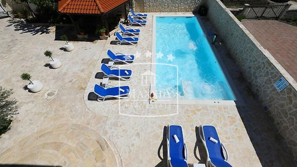 Privlaka - eine schöne Villa mit Pool und Meerblick 990000€