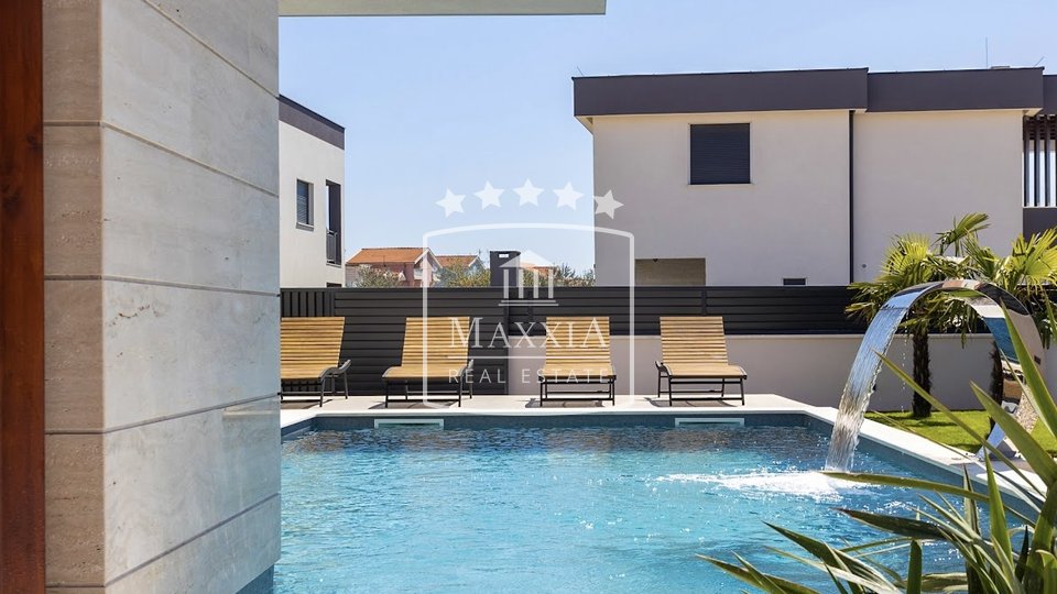 Zaton - Luxusvilla mit Pool und Meerblick; Neubau! 1150000€