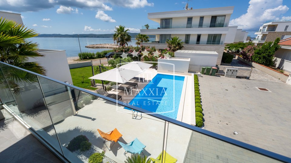 Sukošan - prestigious villa by the sea 586m2 with a pool! Exclusive! 2 500 000 EUR