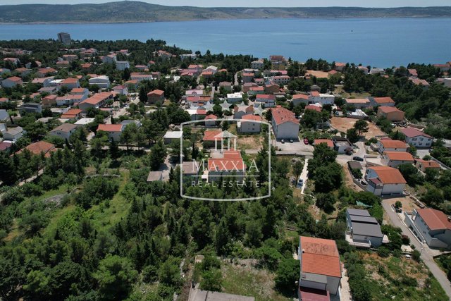 Starigrad Paklenica - prizemnica sa velikim vrtom 250m od mora! 285000€