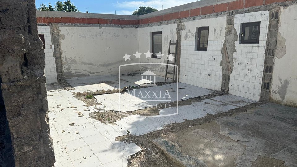 Galovac - unfinished business-residential building, potential! €159,000