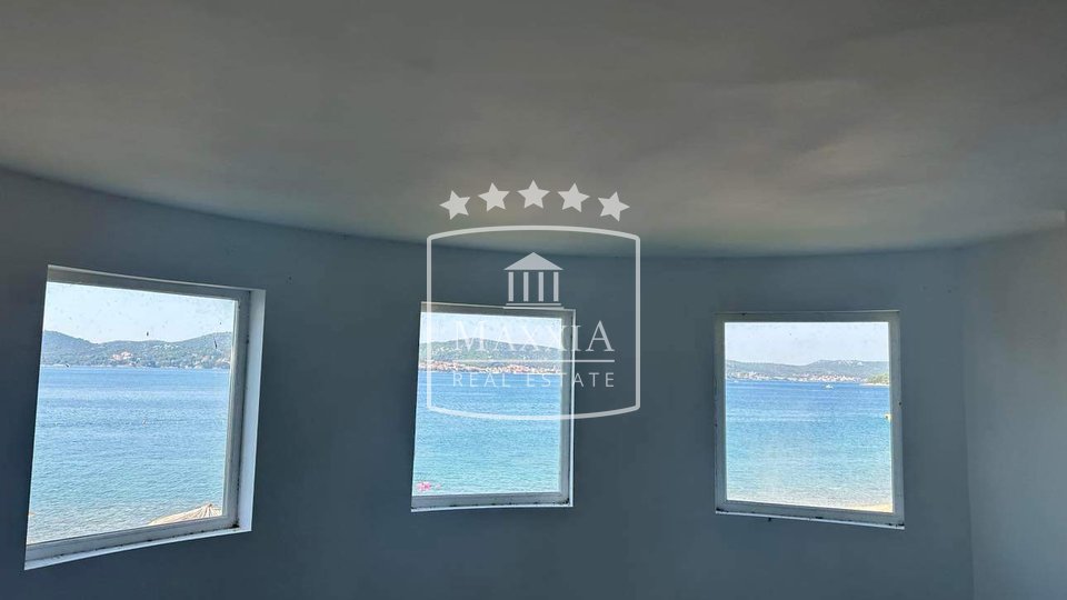 Biograd n/m - kuća prvi red do mora  6 apartmana na plaži! 890.000€