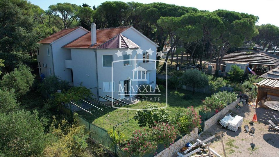 Biograd n/m - Haus erste Reihe zum Meer mit 6 Wohnungen am Strand! 890000€