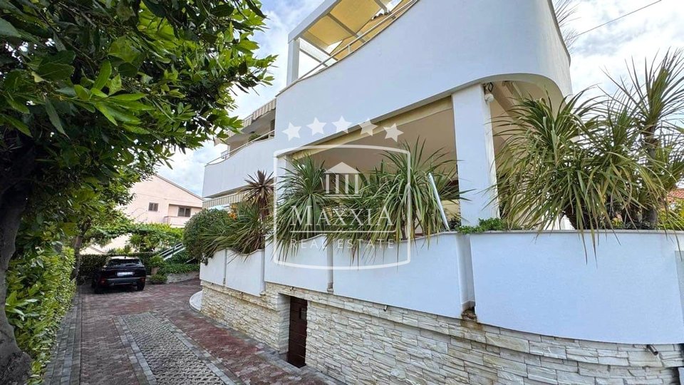 Diklo - rezidencijalna villa s bazenom 5 stambenih jedinica! 1080000€
