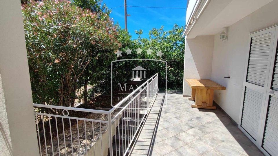 Starigrad - two-story house near the sea, location! 325000€