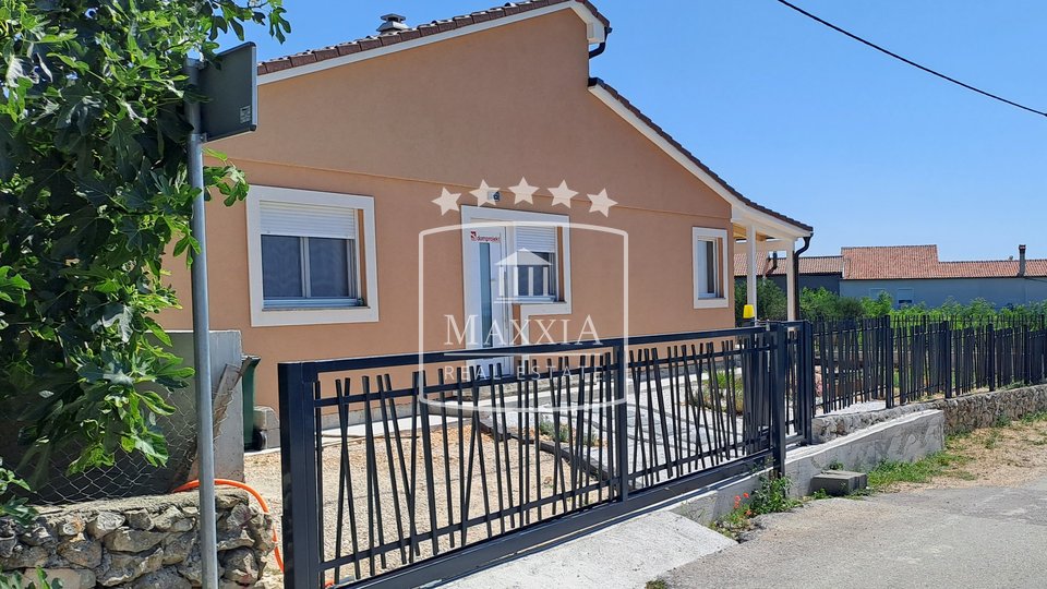 Vrsi - One-story house of 125m2 with a sea view! 399000€