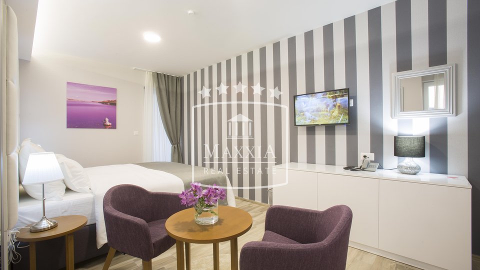 PAG - HOTEL 4* modern ausgestattetes  + Personalhaus!