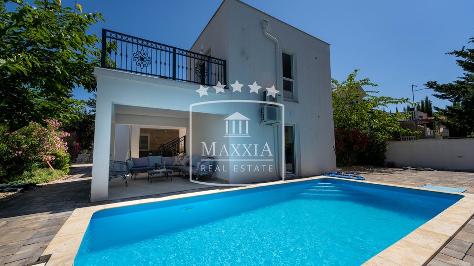 Privlaka - moderna villa 4 stambene jedinice s bazenom!! 495000€