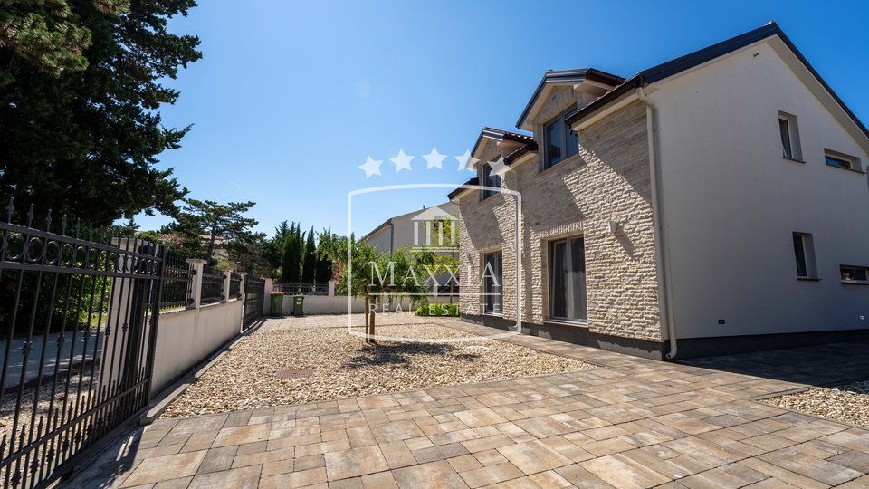 Privlaka - moderne Villa 4 Wohneinheiten mit Swimmingpool!! 495.000 €