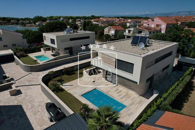 Privlaka - Modern villa with pool 250m2 private access to the sea! 1.690.000€