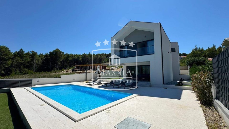 Pridraga - dominante Villa 232m2, erste Reihe zum Meer!! 980.000 €