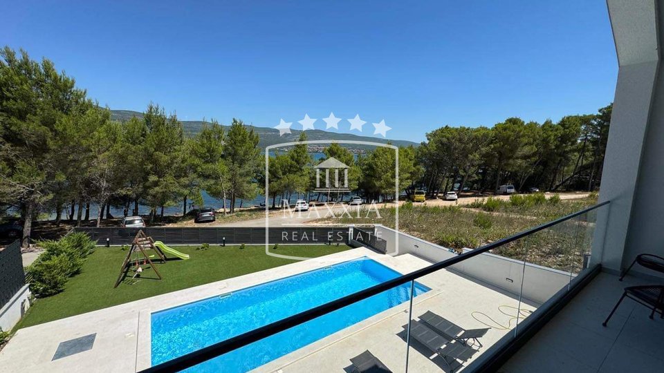 Pridraga - dominante Villa 232m2, erste Reihe zum Meer!! 980.000 €