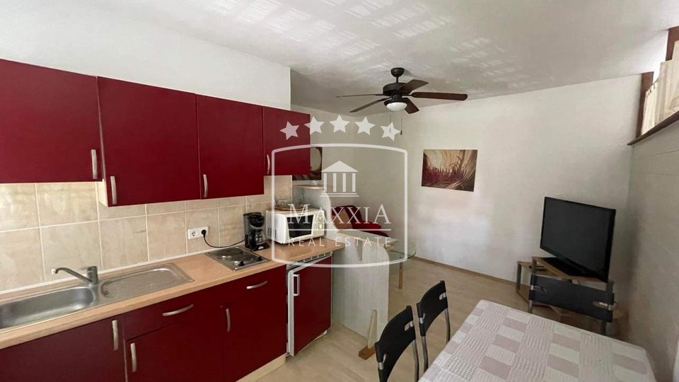 Rovanjska - PRVI RED DO MORA kuća 398m2 s više apartmana! 738000€