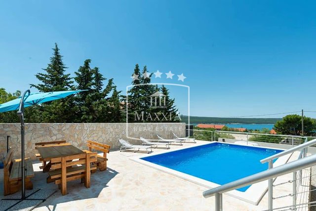 Gornji Karin - Haus von 280m2 mit eine Garage und Swimmingpool! TOLLE CHANCE! 350000€