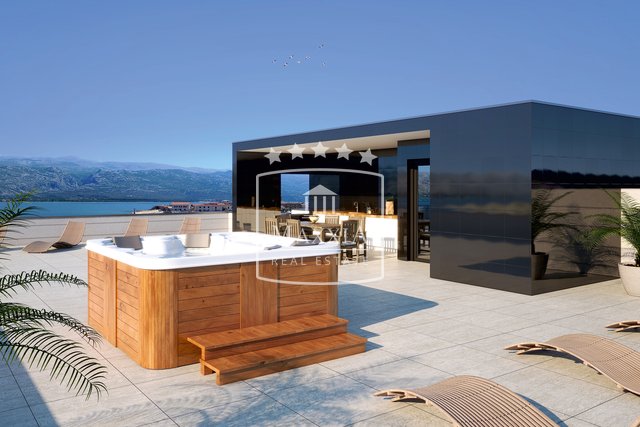 Vinjerac - Luxus-Penthouse 169m2 mit Dachterrasse und Jacuzzi! 650000€