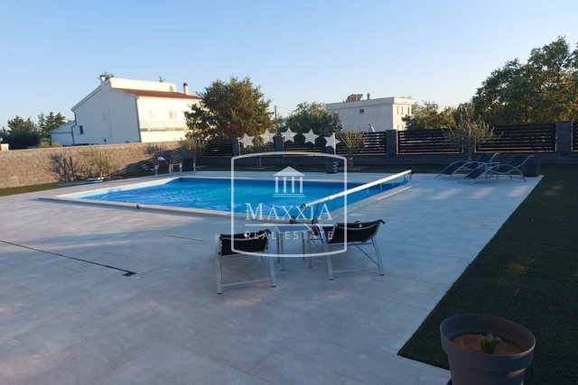 Zadar, Murvica - moderne Villa von 286m2 mit Pool! 814000€