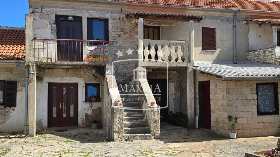 Pridraga - stone house with several auxiliary facilities! €359000