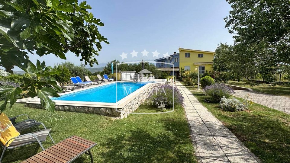 Podgradina - Villa Grundstück von 1683m2 mit Pool!  497000€