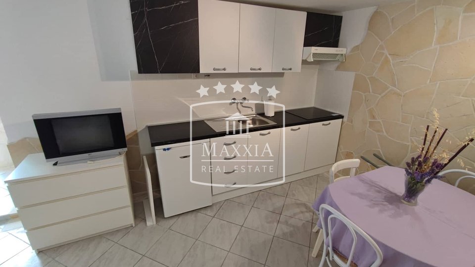 Karin Donji - kuća s 3 apartmana, otvoreni pogled na more! 266000€