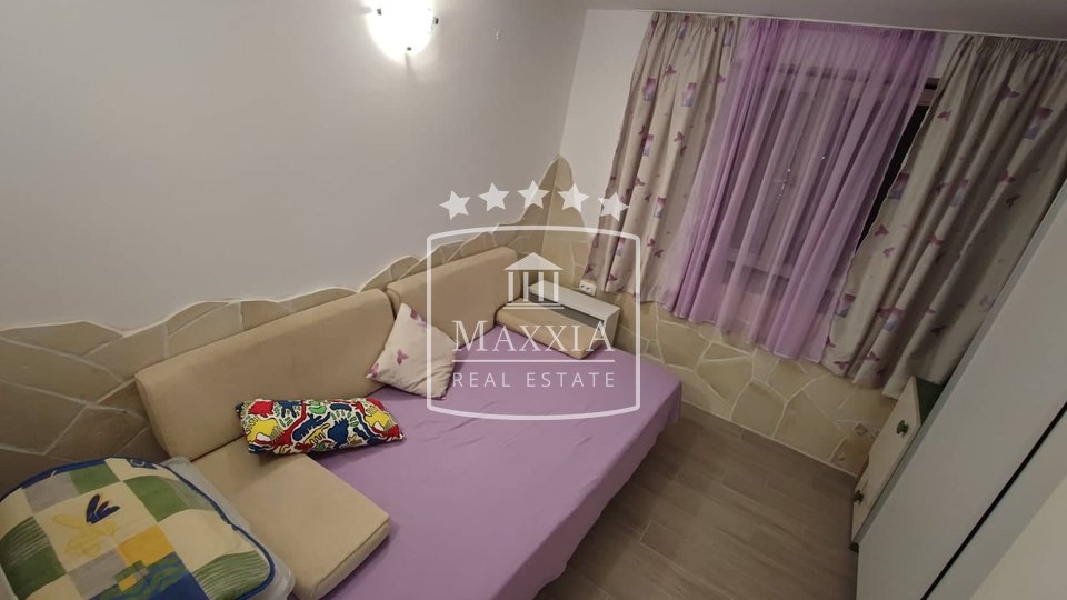 Karin Donji - kuća s 3 apartmana, otvoreni pogled na more! 266000€