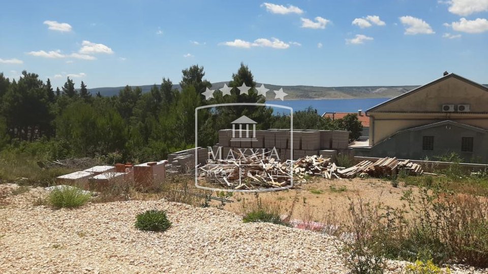 Starigrad Paklenica - građ. zem. 750m2 centar, pogled! 180000€