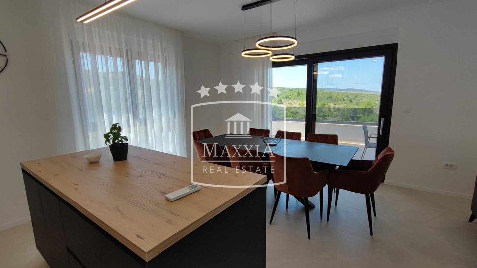 Rovanjska - moderna vila 268m2 s bazenom! Otvoren pogled more! 1350000€