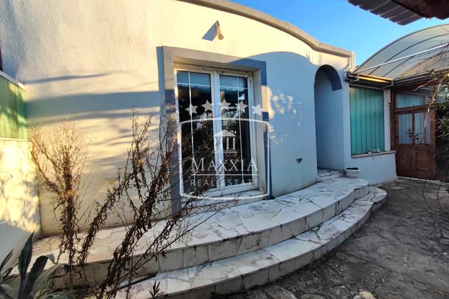 Gornji Karin - one-story house approx. 100m away from the sea! €149000
