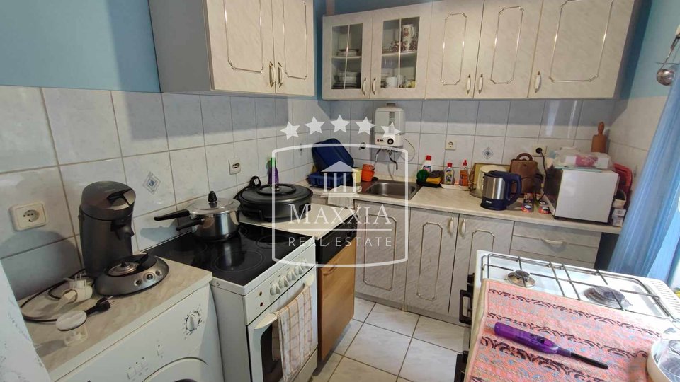 Gornji Karin - two-story house with a garage and garden! 230000€