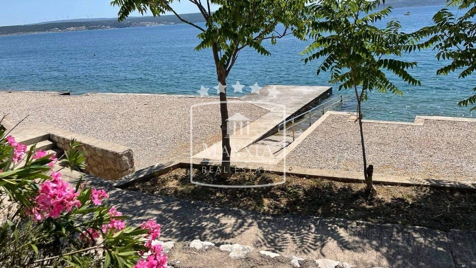 Maslenica - house 296m2 second row to the sea, excellent location! 390000 €