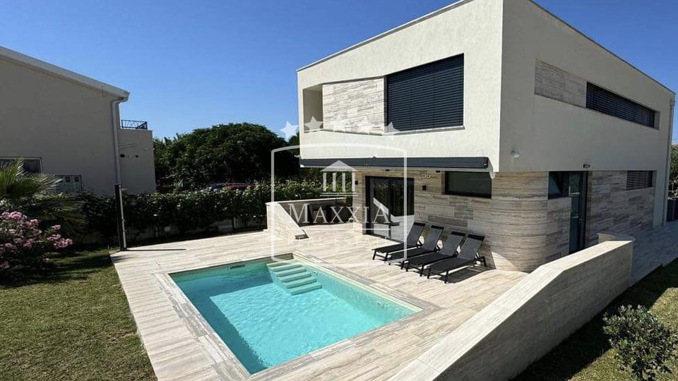 Privlaka - Modern villa with pool 250m2 private access to the sea! 1.698.000€