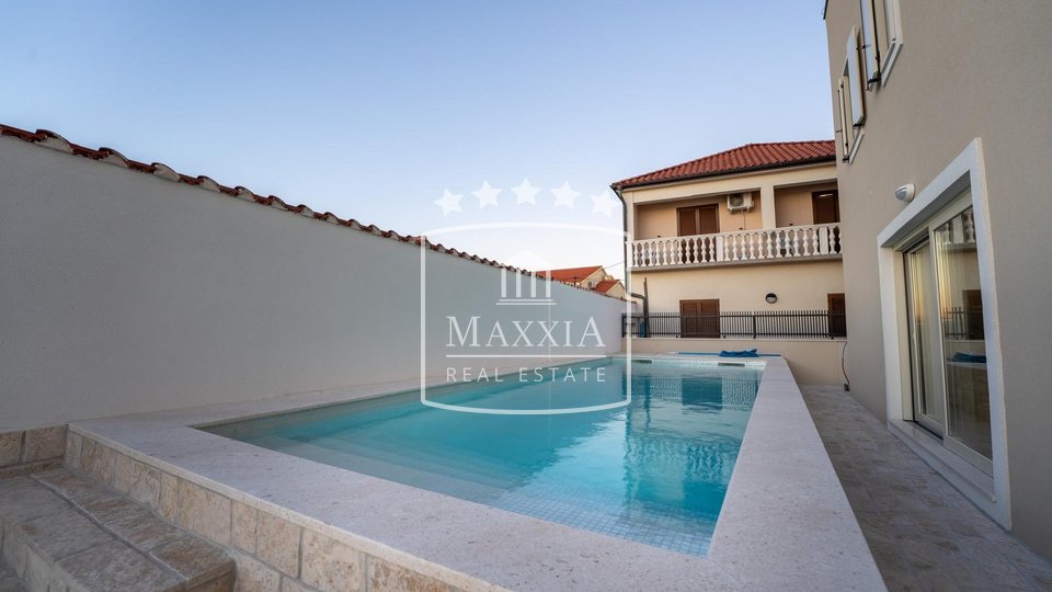 NIN - NEW Modern villa with a pool 1st row to sea! Newly-built! €1.600,000