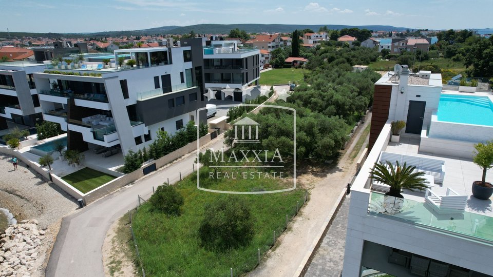 Sukošan - building plot of 1373 m2 1ST ROW TO THE SEA! 990000€