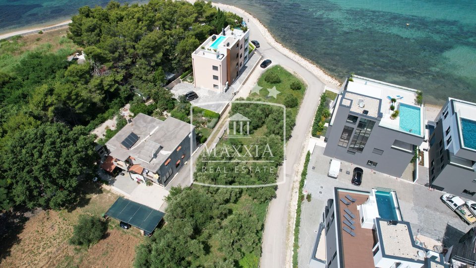 Sukošan - building plot of 1373 m2 1ST ROW TO THE SEA! 990000€