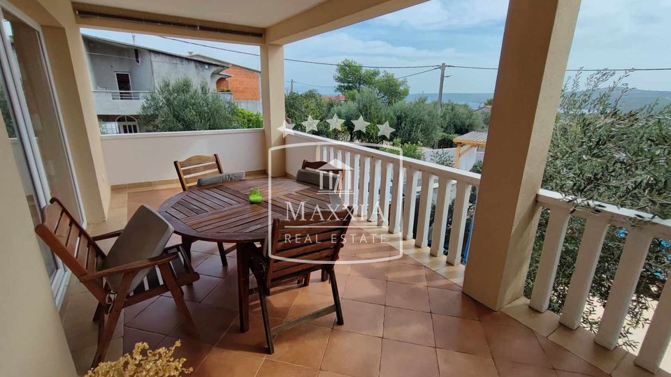 Posedarje - vila s 2 apartmana s bazenom i okućnicom! 430000€