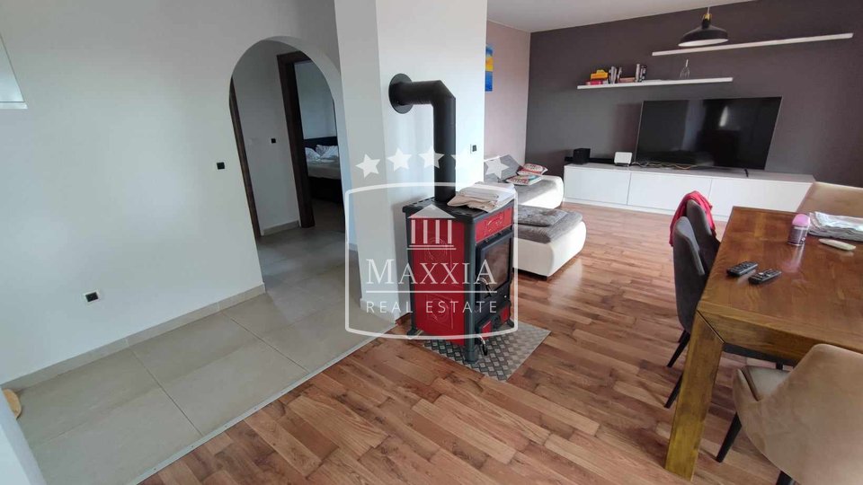 Posedarje - vila s 2 apartmana s bazenom i okućnicom! 430000€