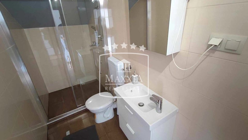 Posedarje - vila s 2 apartmana s bazenom i okućnicom! 430000€