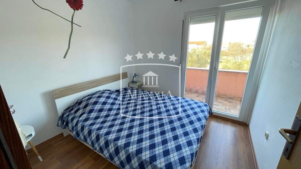 Maslenica - kuća 4 +1 apartmana, velika parcela! Pogled more!!  620000€